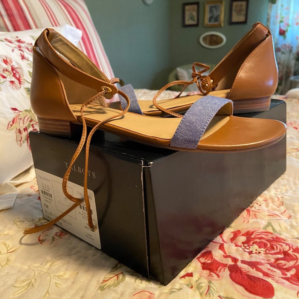 Talbots, NWT, flat sandal with ankle tie, blue/tan, size 7